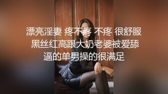 肤白美女撅着屁股等待一个有缘的肉棒进入她的体内