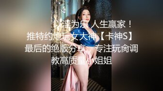 颜值90分的印度美女身材相当完美，彩虹内衣和黑色网袜增加不少情趣，动作潇洒流畅