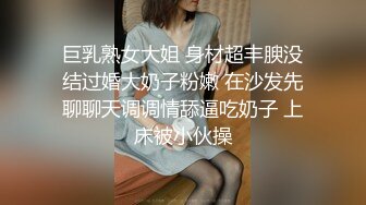 ❤️√为了追求刺激带两个牛仔裤高跟鞋美女闺蜜在公厕操，刺激度拉满！两个妹子身材颜值太高 