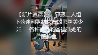 肉嘟嘟的小美女露脸初次下海直播赚外快，全程露脸听狼友指挥，尽力满足狼友要求揉奶玩逼特写展示淫水多多