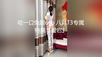 一边操着人妻一边和她老公开着视频  他老公看着说：辛苦了