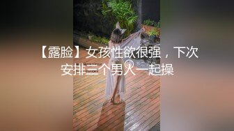 肉肉黑丝大肥屁股的微胖少妇，道具插入大鲍鱼中，巨乳大奶，自己还尝试自己淫水