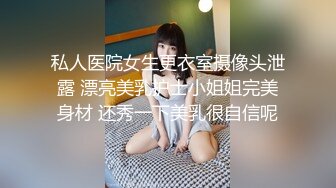 美容院小美女下班后和客户偷情,换上开档黑丝干,爽的自己捏奶子