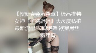 漂亮白丝袜美眉 不要拍了 啊啊好痒 从房间操到卫生间 撅着屁屁被操喷了几次 套子都掉了