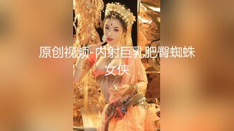 【小小寻花】新晋老哥探花，丰满大奶外围骚女，玩的很花，大奶子乳交，跪在沙发后入