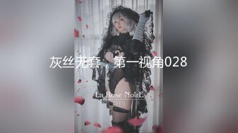 【极品抄底】牛逼大神地铁跟拍制服妹子抄底绿裙御姐的丰臀太紧绷 都看不到内内了 (1)