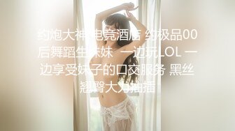 油头满面的韵味美少妇一个全裸自慰，特写美鲍鱼，道具插穴手指玩穴淫水渗出