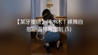 菠萝果酱颜值不错的极品萌妹，大奶女仆发育的真心不错，童颜巨乳揉奶玩逼自慰呻吟，跟狼友互动撩骚不要错过