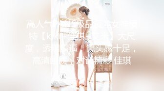 化妆品性感的小蘑菇头美女 拉个尿表情都这么丰富痛苦  是怎么了吗？