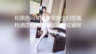 土豪们的饭局不敢想象，吃得好又有美女陪伴，关键玩得是真超出了我的想象，美女赤裸陪吃饭，左拥右抱！