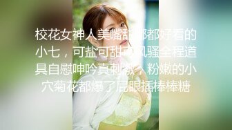 只穿着一件裹胸黑衣的性感大长腿美女 下体逼毛黑黝黝