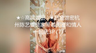 酒店里面美少妇一个独自居住露脸全裸自慰吊钟白皙大奶子特写揉搓粉蝴蝶逼