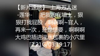 澡堂子紧盯一位身材苗条的美女泡汤