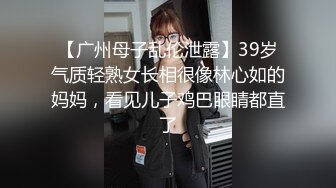   眼镜小哥趁父母不在家和萝莉女友在家里啪啪不停