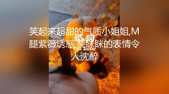 良家美少妇露脸一个人在家偷偷的发骚，全程露脸化妆台前脱光揉奶玩逼，口活棒插进逼逼里了浪叫呻吟，好刺激