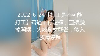 旗袍小虎牙美少女，外表甜美花臂纹身，一脸清纯，脱光光道具自慰，粉嫩穴掰开，震动棒磨蹭