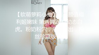  妖艳美少妇，换上情趣网袜美腿，狼友们眼睛都简直了