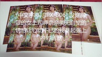 【新片速遞】商场女厕全景偷拍牛仔短裙靓妹⭐光顾着玩手机大黑穴随便拍⭐一点警觉都没有