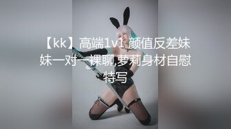 肥胖猛男后入式爆操苗条美妞