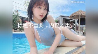 【新片速遞 】 熟女妈妈 宝贝 舒服吗 嗯 这是什么呀 不知道 阿姨在家被小伙摸大肥逼 爽的不停扭动身体 