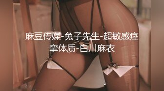 酒吧里认识的大奶妹子聊了好久才拿下 完美露脸