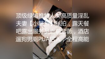 公园里偷拍骑着电动车来尿尿的美女少妇