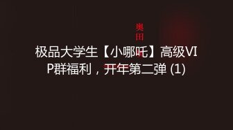 影视基地偷拍到一个美女群演光线不够手电筒来凑