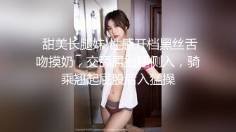 后操大圆屁股黑丝美女的骚穴