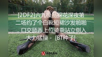 【新速片遞】  咸湿房东出租屋卫生间偷装摄像头偷拍❤️大学生女租客脱光衣服上厕所拉粑粑对着镜头看