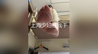    第一次见这样的专业情趣房巨乳大屁股妹有点小兴奋被饥渴眼镜男扒光就搞嗲嗲的呻吟声听