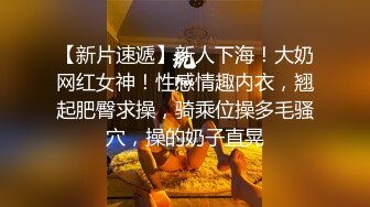 气质苗条美女贫乳黑丝大长腿，脱掉内裤多骚穴，近距离特写