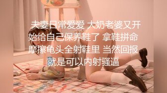 ❤️❤️儿子在厕所看片大飞机，被妈妈发现，帮忙解决生理需求，撩起裙子脱下丁字裤，扶屌插美臀