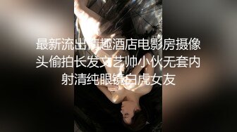 【新片速遞】苗条身材的女友和小年轻男友啪啪做爱，镜头前秒变打桩机，深喉吸屌