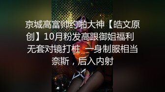  肤白貌美极品小妞露脸浴室洗白白诱惑狼友，到床上揉奶玩逼给狼友看特写