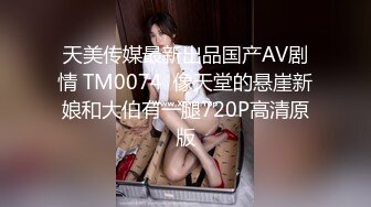   爱浪子的妹子,胸前两个大花，黑丝女上位无套啪啪，多角度快速抽插，插到喷水