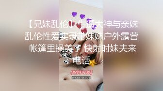 少妇太饥渴了，小女儿还在旁边就勾引情妇做爱