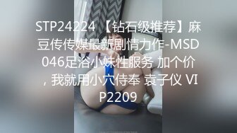  女仆装长相清纯卡哇伊萌妹子道具自慰，开档黑丝震动进出抽插，翘起屁股无毛一线天肥逼