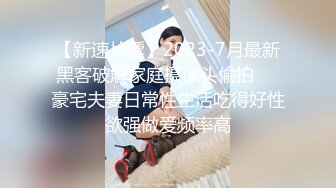  白皙美乳马尾辫少妇居家夫妻直播啪啪，跪在床上深喉交，骑乘上下套弄晃动大奶子