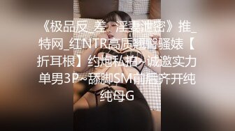 2022.7.23酒店圆床房偷拍很会玩的年轻情侣，先用振动棒搞的女的受不了，再大鸡巴插入