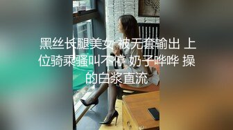 【新片速遞】黑丝风骚少妇把大哥榨干了，听狼友指挥躺在沙发上让大哥用道具插她骚逼浪叫，还玩爆菊花，淫声荡语不断刺激