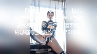 骚气腾腾的巨乳白富美，这胸器这皮肤，肉棒火腿自慰，太饥渴啦！