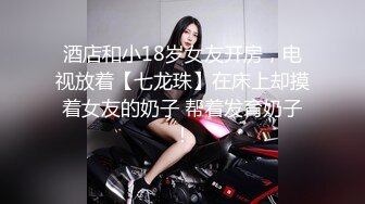 轻熟女系列 浴室门口自慰