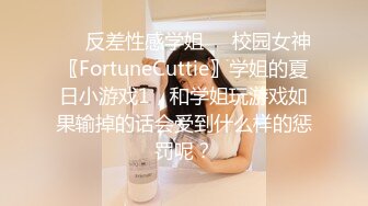 气质上佳苗条身材御姐范妹子，黑色漏洞网袜诱惑自慰