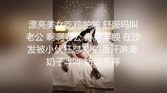 众狼求购很火的Onlyfans网红绿帽夫妇SirBAO身材健硕黑猩猩大战白嫩极品身材少妇各种变态体位第二弹 (8)1